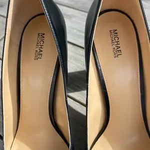 Michael kors gloria kiltie deals pump
